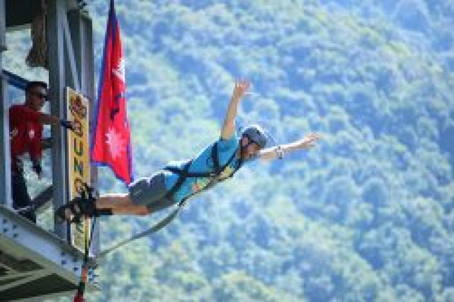 Bungee jumping in Pokhara Hemja